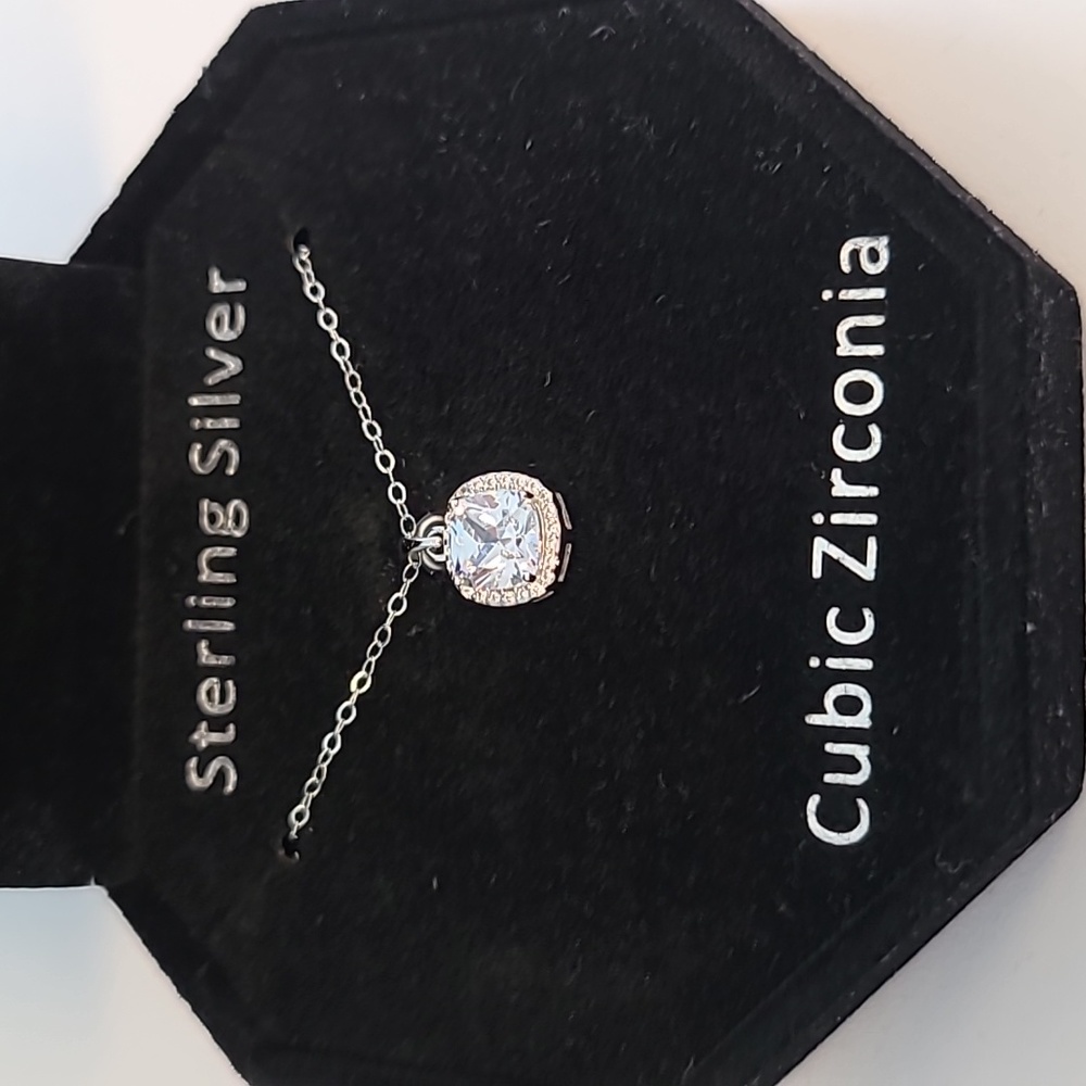 SILVER TREASURES STERLING SILVER CUBIC ZIRCONIA PENDANT
